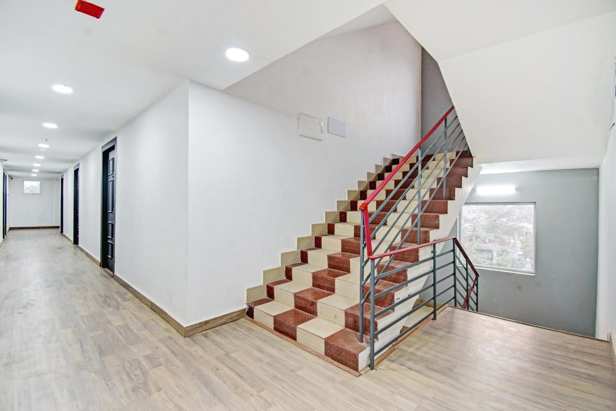 מלון Garui Super Townhouse The Royal Retreat מראה חיצוני תמונה